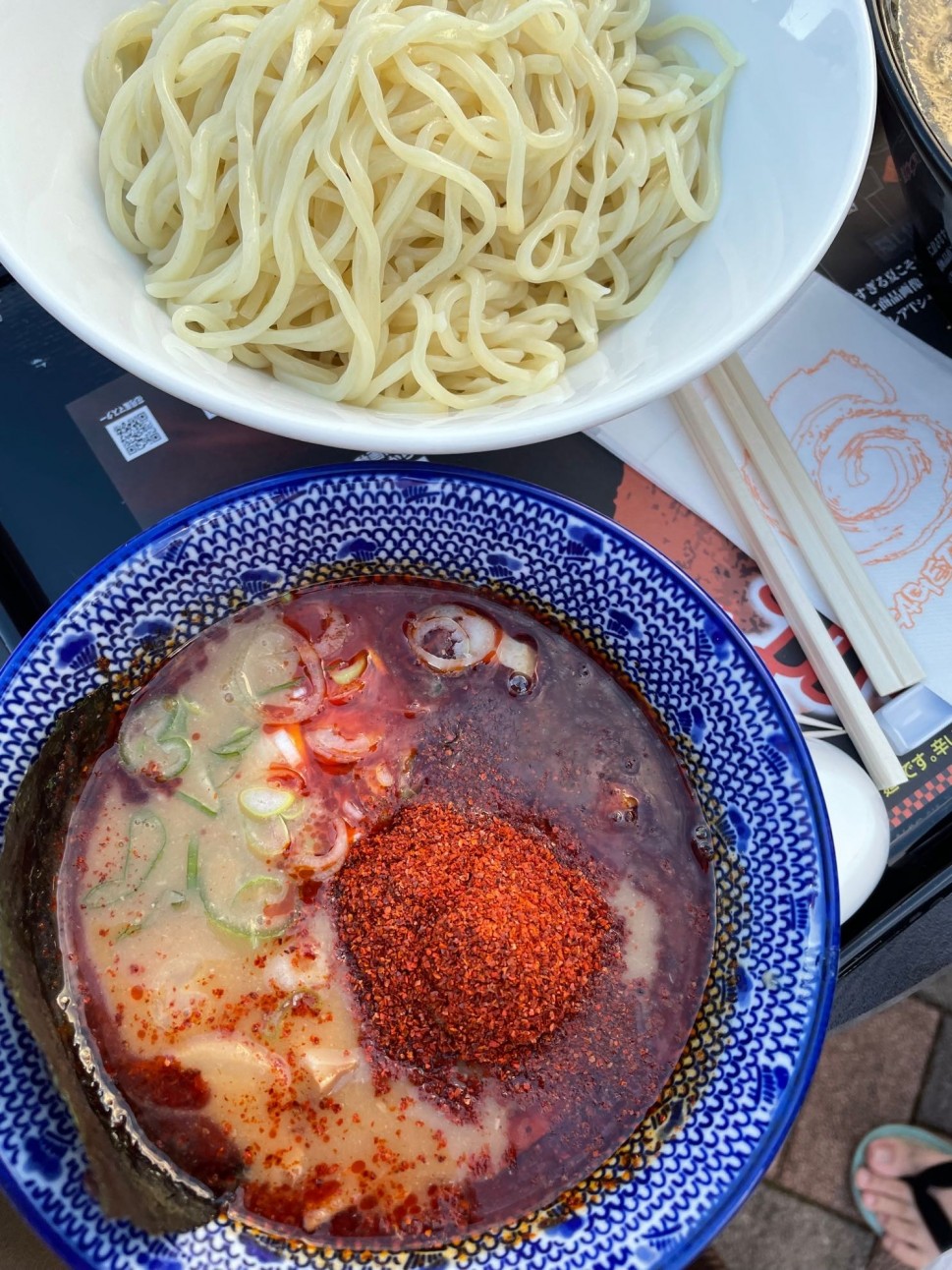 栃木 らあめん花月嵐 那須ガーデンアウトレット店の辛辛魚つけ麺をタカコサンさんが1 kmと辛ジャッジ 辛メーター