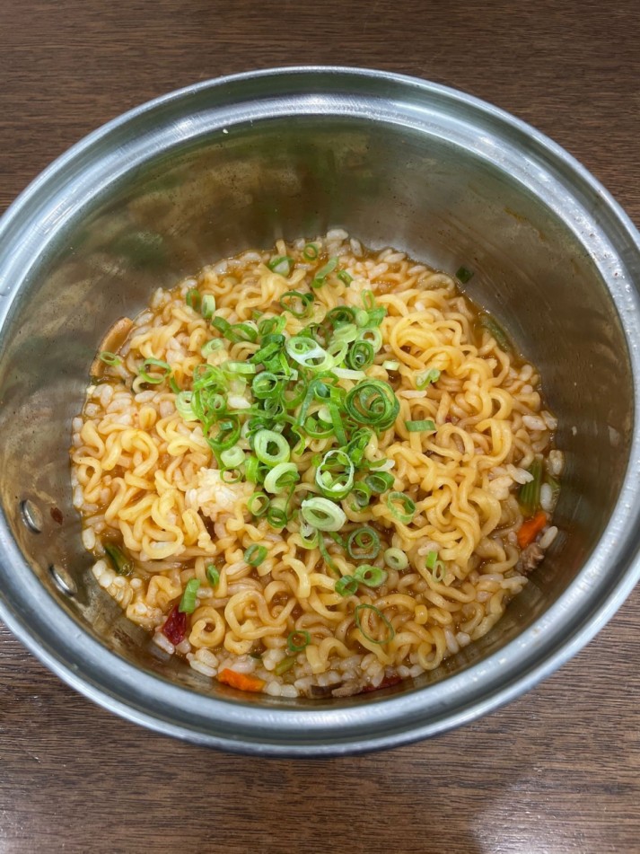 農心ジャパンの辛ラーメン 1グラムをくりこさんが2 10kmと辛ジャッジ 辛メーター