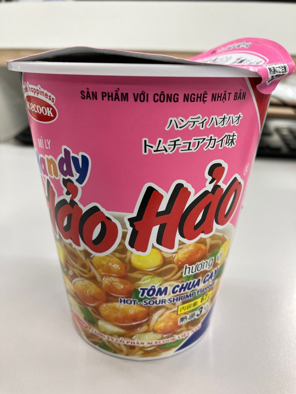 エースコックのハンディハオハオ トムチュアカイ味 ピリ辛をからすきさんが1.15KMと辛ジャッジ！ | 辛メーター