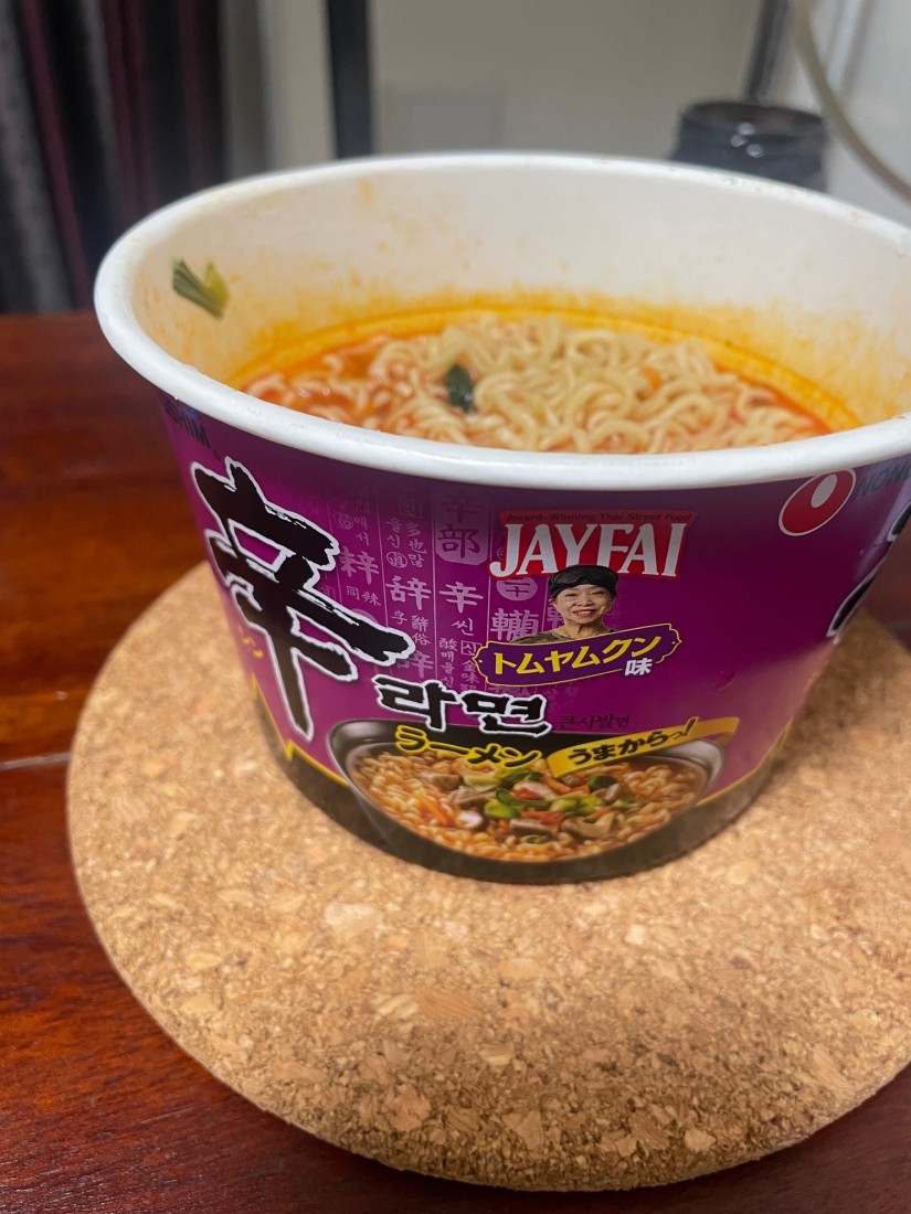 辛ラーメン トムヤムクン 1カートン 12個 農心 辛ラーメン JAYFAI トムヤムクン味 | 趣味カップ麺、朝食