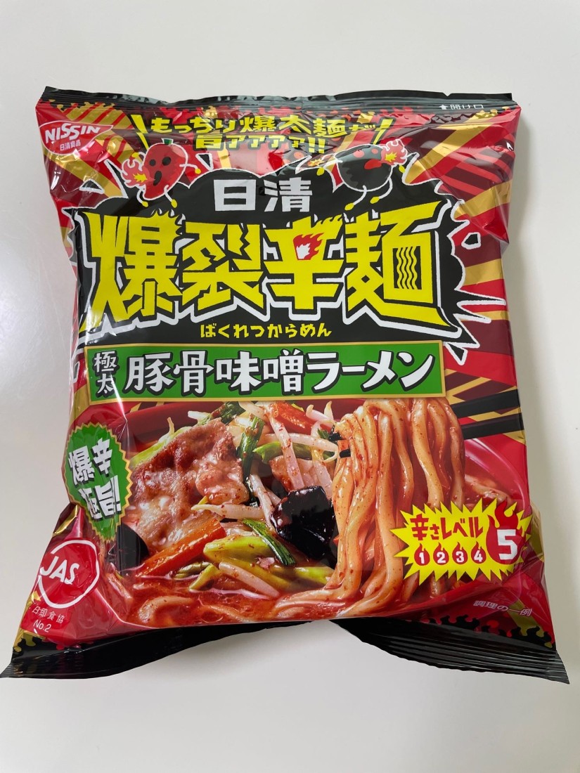 爆裂辛麺 極太豚骨味噌ラーメン 辛さレベル5 2.64KM - 日清食品