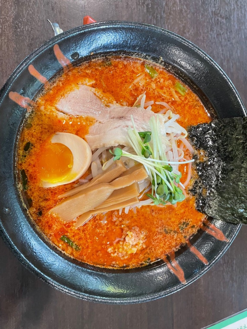 辛味噌ラーメン 激辛 2.28KM - らーめん 雷豚 三芳店:埼玉県